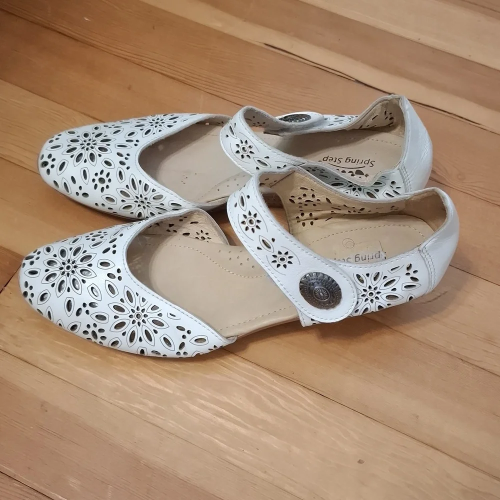 Spring Step sz 39 (US 8.5) Nougat white (cream) Mary Jane D'Orsay wedge shoes.